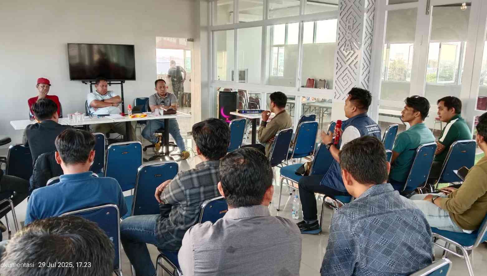 Pertemuan KKLR Sulsel dengan Pengurus IPMIL Raya di HSA Building, Selasa (29/7).