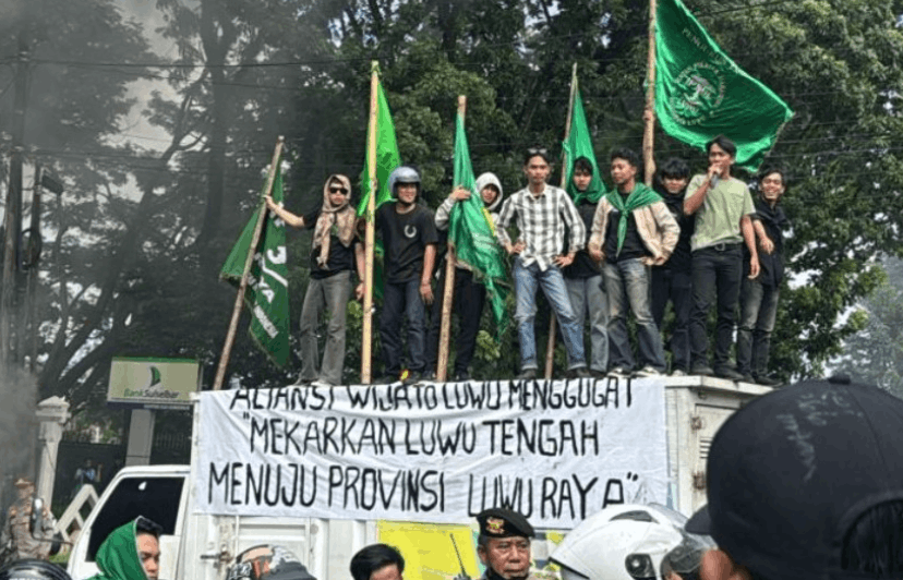 Potret Aksi Mahasiswa Menuntut Pemekaran Kabupaten Luwu Tengah dan Provinsi Luwu Raya