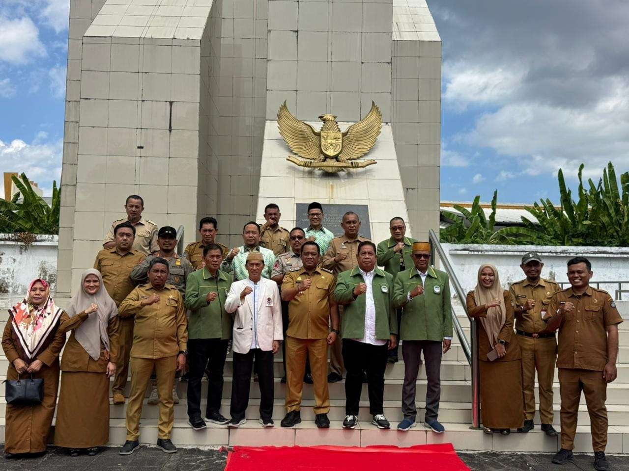 Bupati Patahudding dan KKLR Sulsel Ziarahi Makam Andi Djemma di TMP Panaikang Makassar.