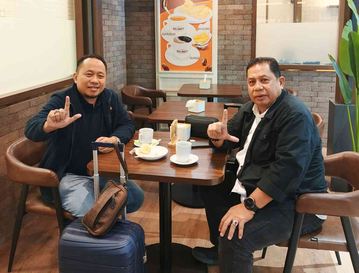 Ketua BPW KKLR Sulsel Ir Hasbi Syamsu Ali bersama Sekretaris BPW KKLR Sulsel, Asri Tadda