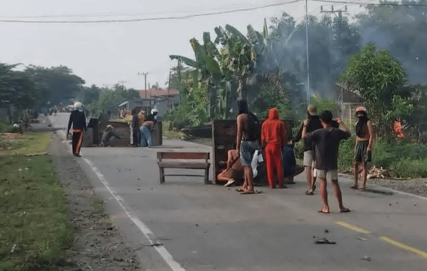 Potret Bentrokan Warga di Luwu